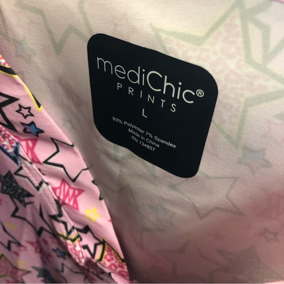 NWT mediChic Pink Star Print Short Sleeve scrub top - Picture 8 of 10
